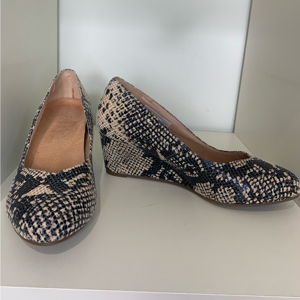 Vionic Snakeskin-Print Wedge Pumps in Black and Cream
